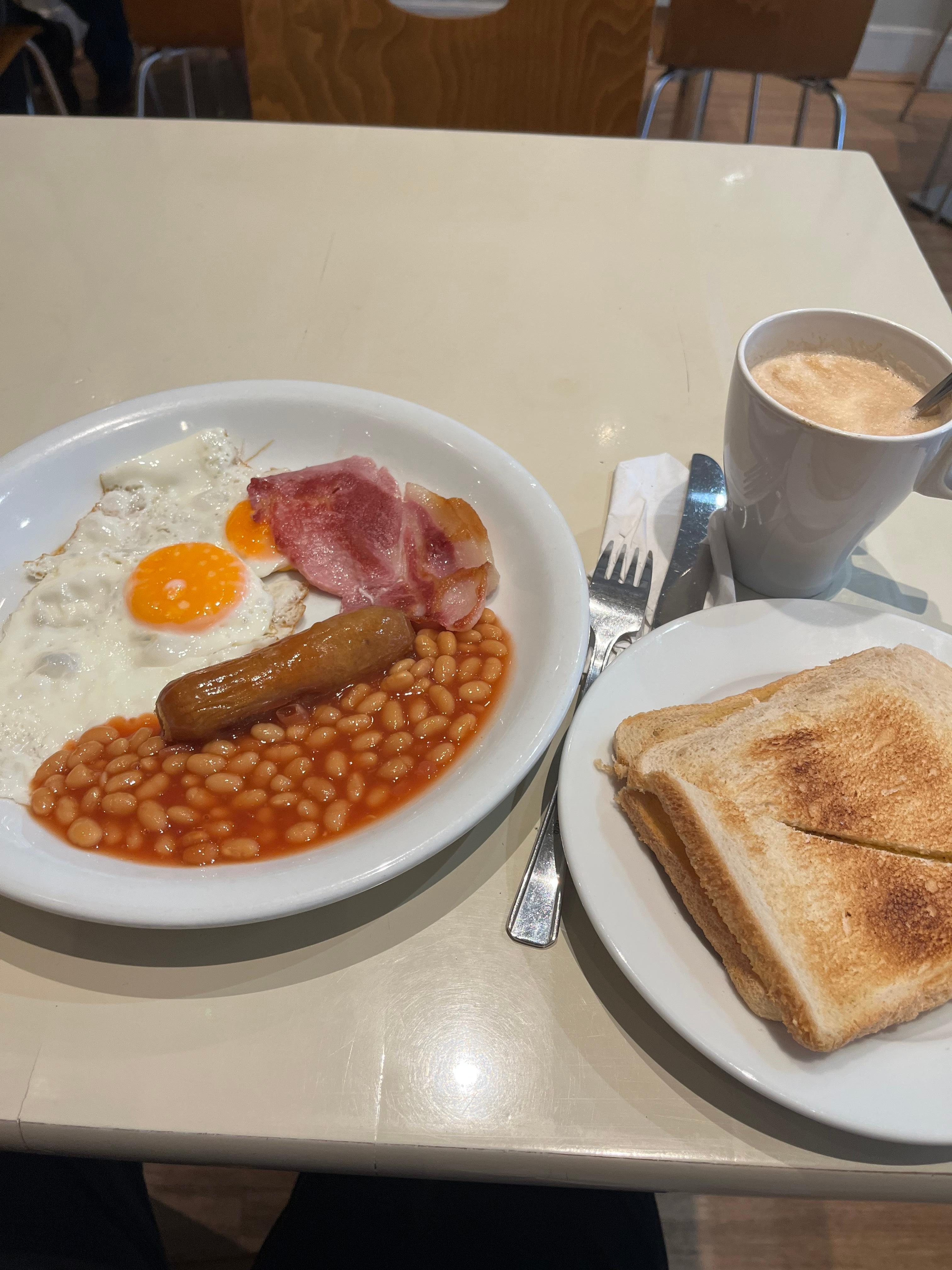 朝食近くのお店
