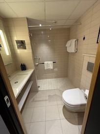 Fräscht och fint badrum👍.