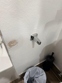 Broken Toiletpaper Holder