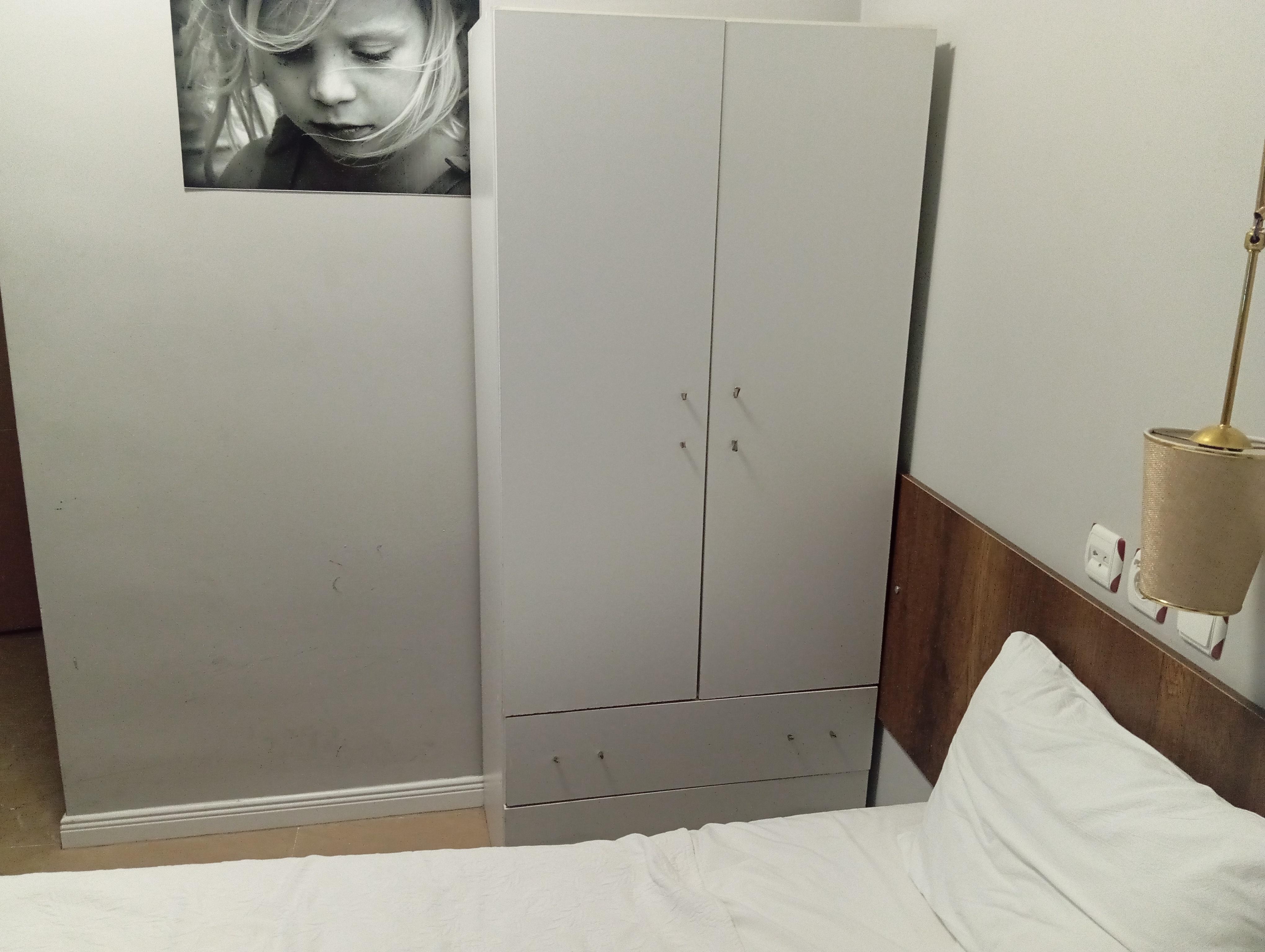 Oda nın büyüklüğü wc dahil 10 m2 iki kişi dönemez