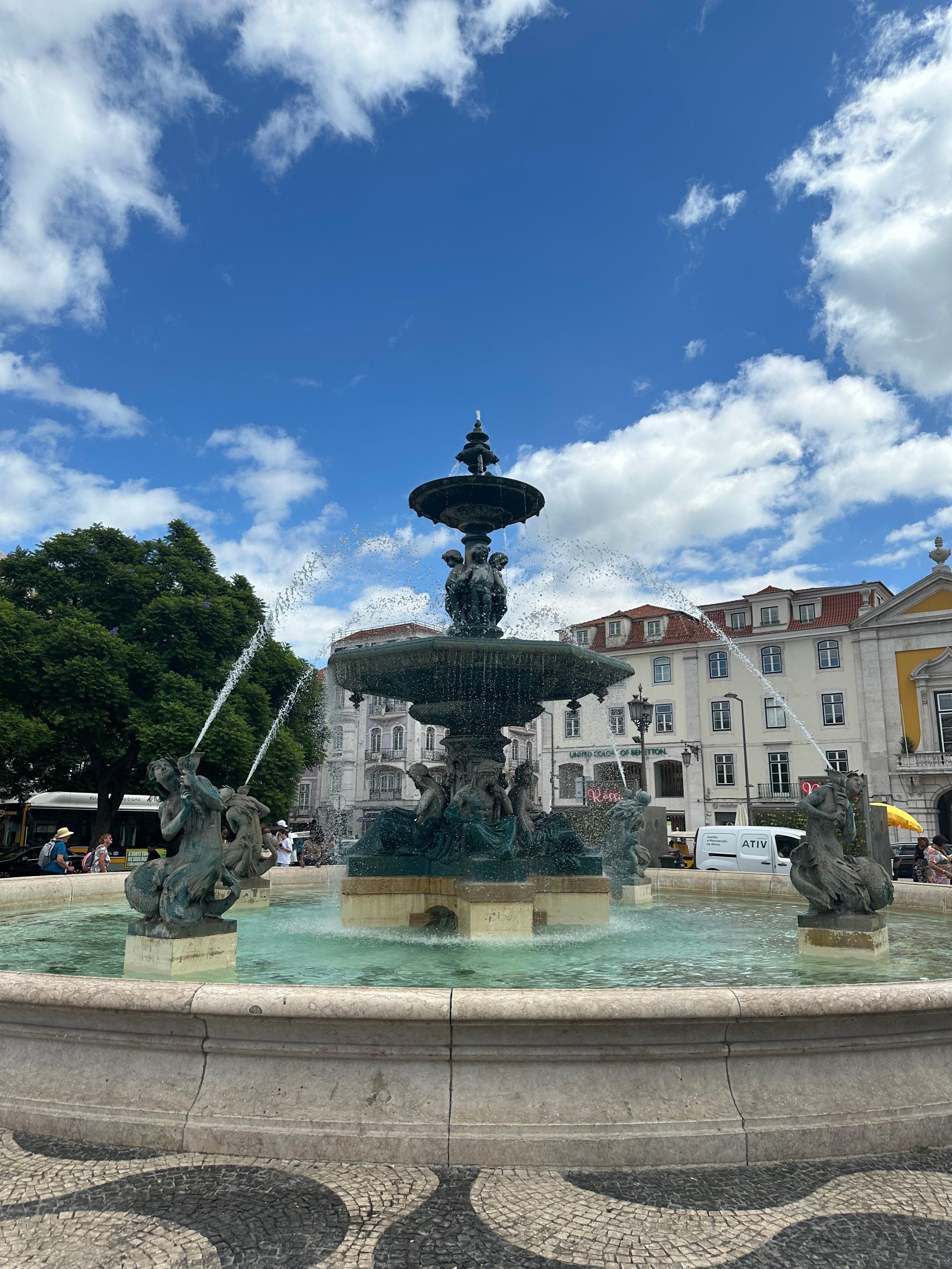 Fountain a few blocks seay