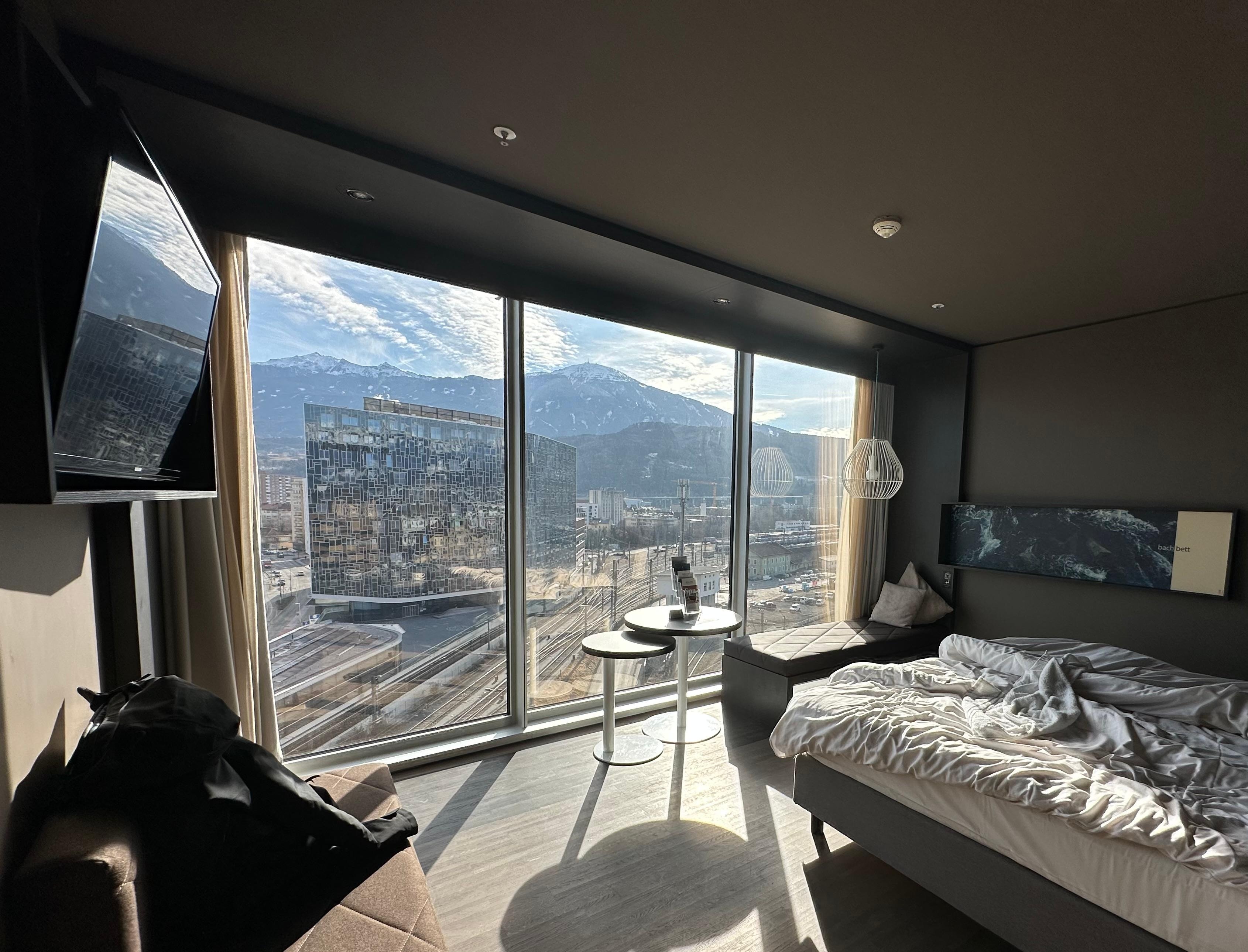 Yes, floor to ceiling window 🥰🥰🥰