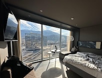 Yes, floor to ceiling window 🥰🥰🥰