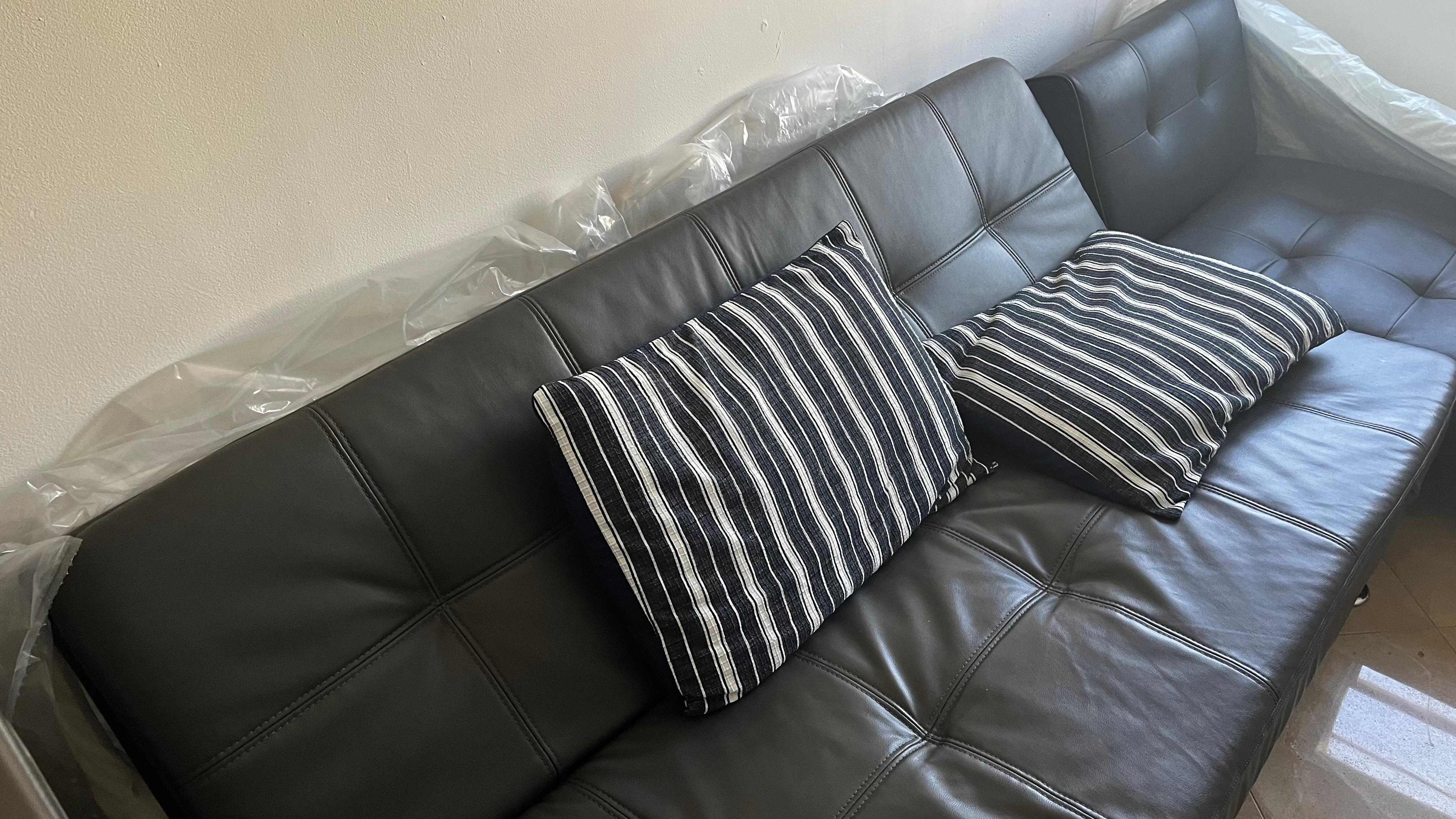 This simply lays flat  and requires mattresse in plastic bag behind to lay on top :( 