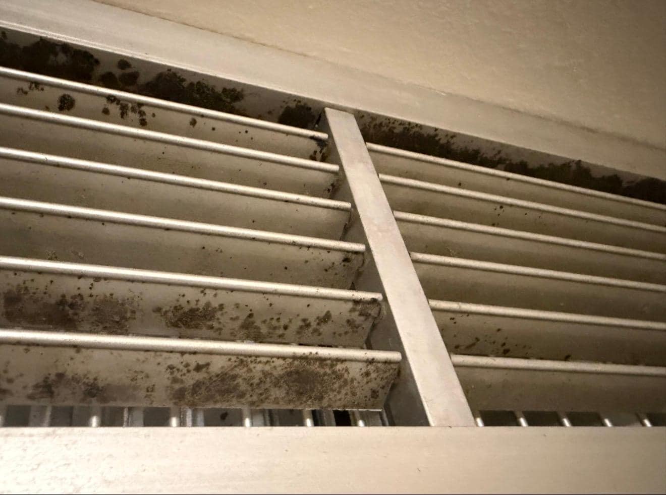 Another angle of the contaminated air vent. 