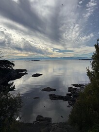 Beach access 2 mins walk away