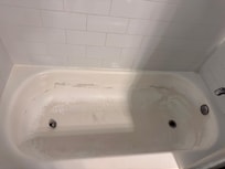 Tub was worn with paint chipping