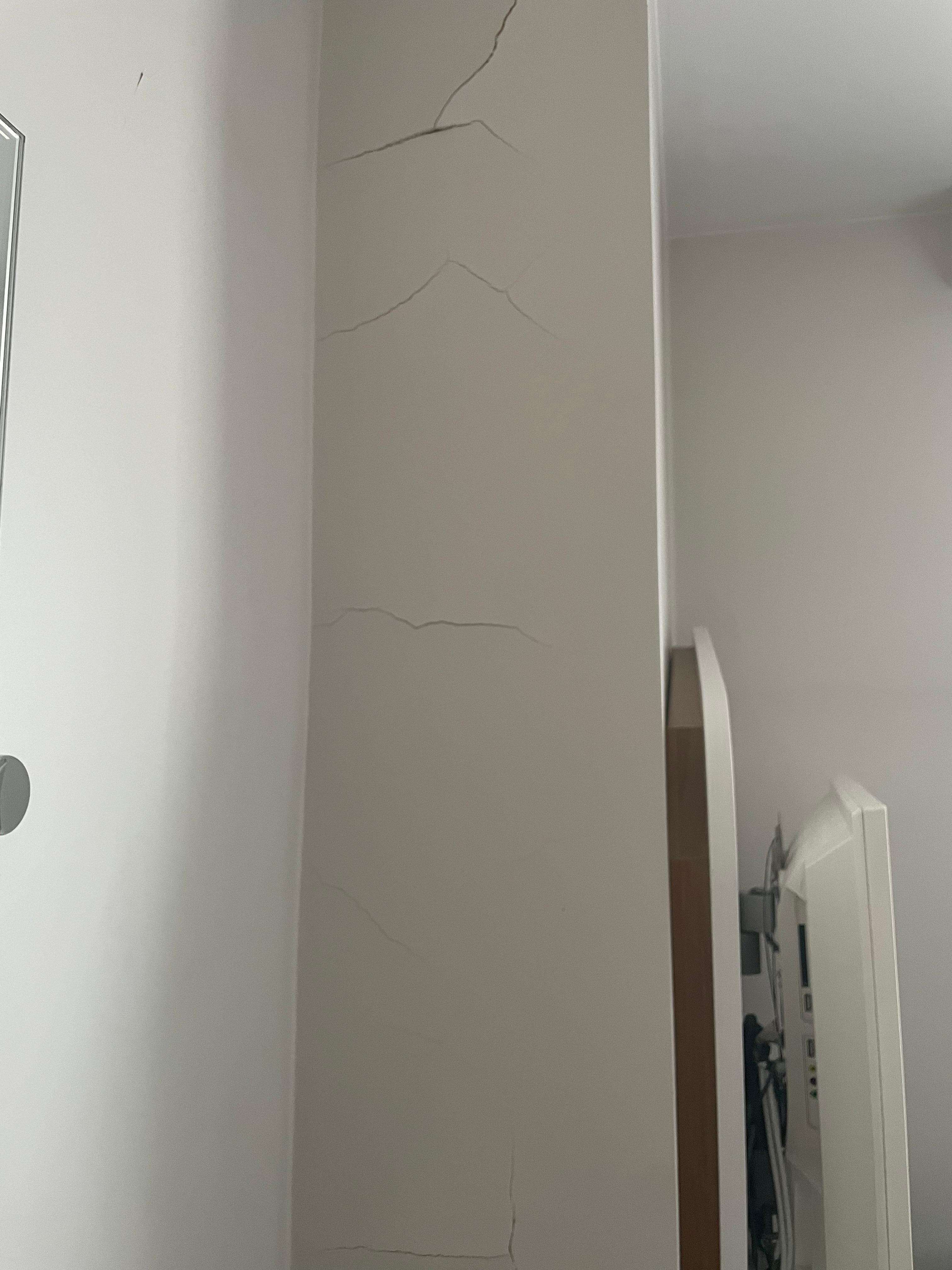 Cracks in wall