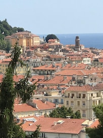 Les toits de Nice comme Ă  Rome!