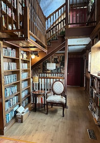 Cute book nook area.