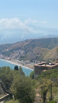 Vue sur l Etna depuis la terrasse de la chambre