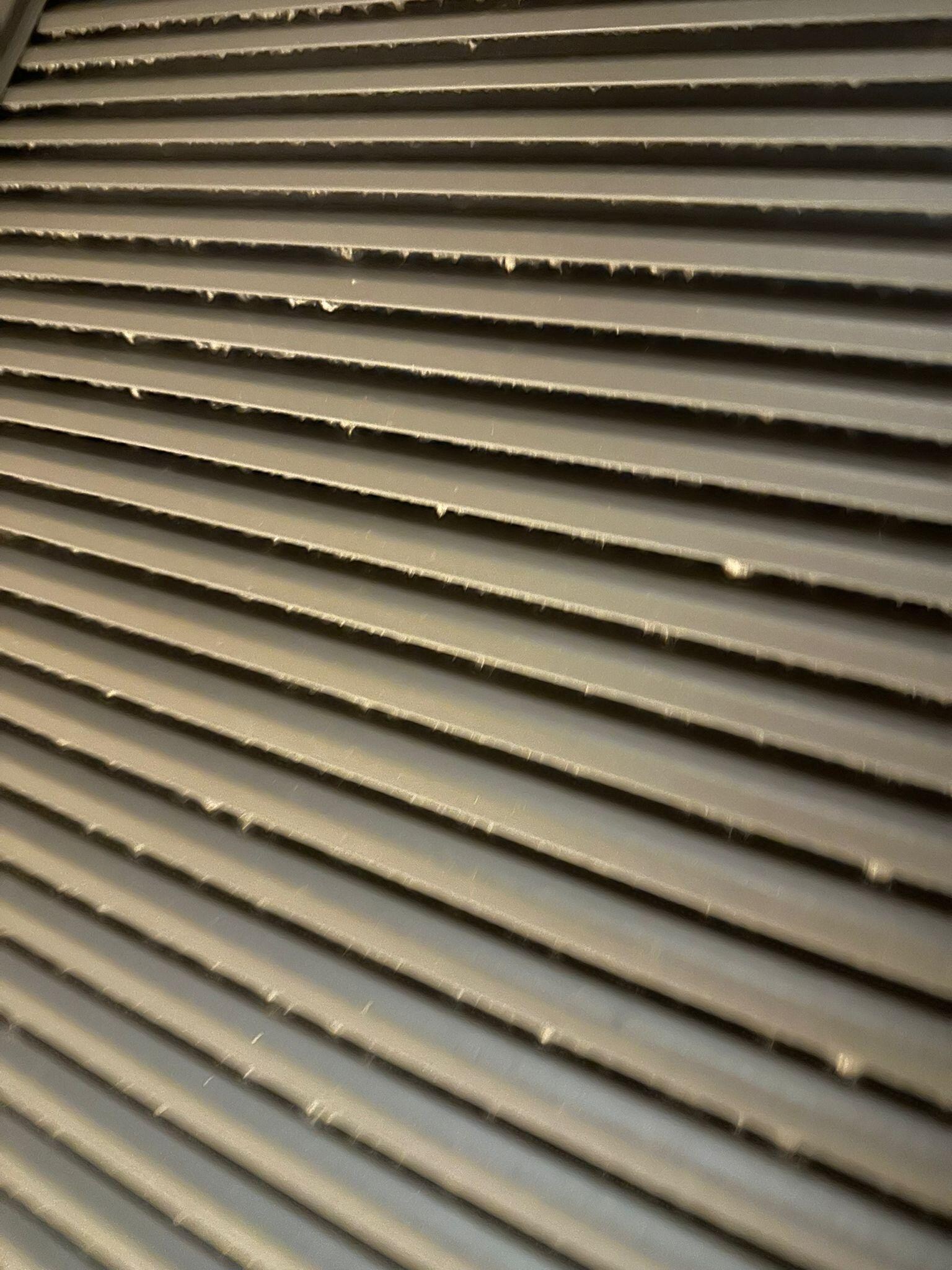 吸煙房門鋪滿麈