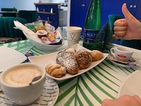 Ricca colazione, peccato che le norme anti-covid non prevedano il bouffet