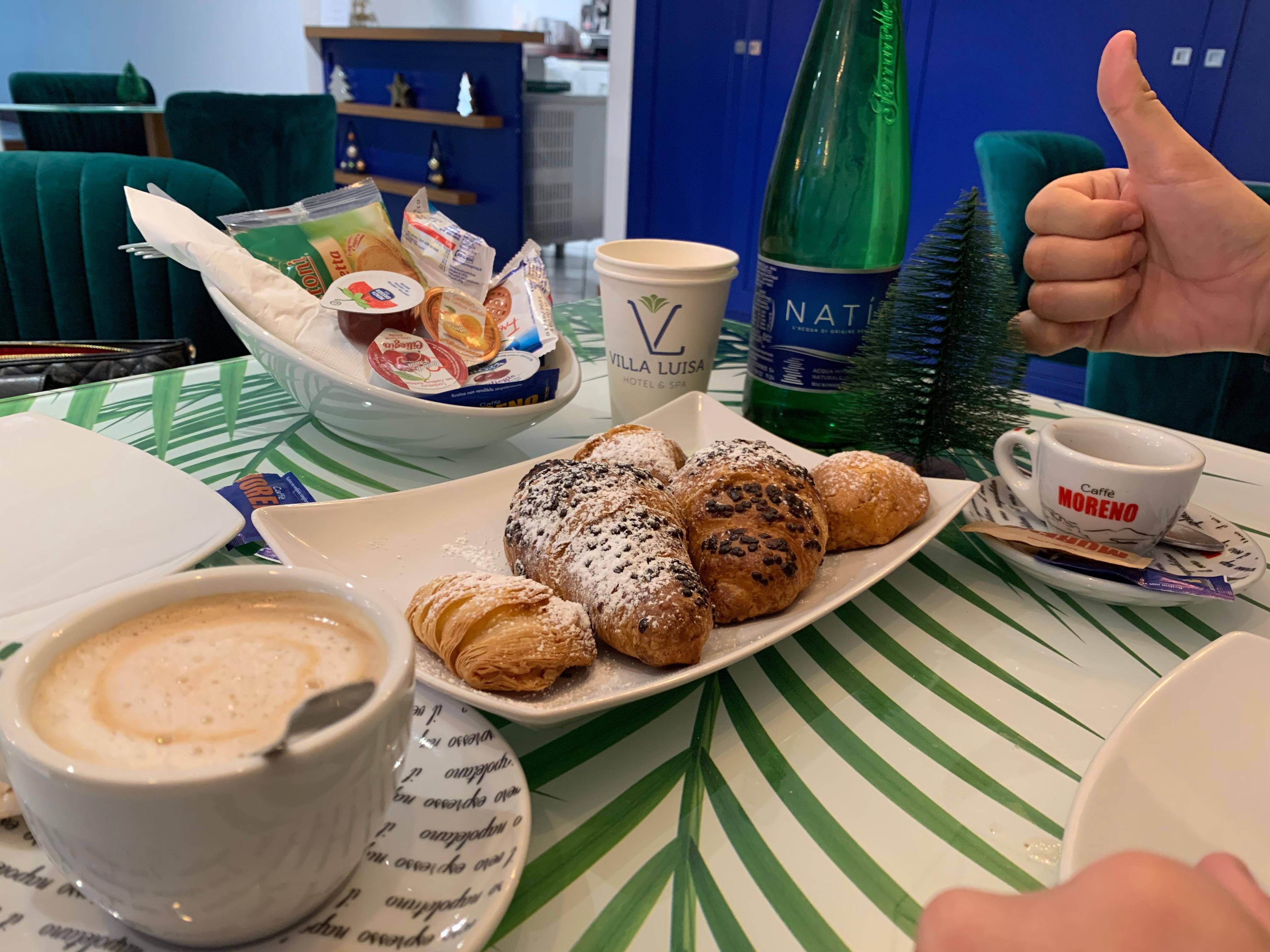Ricca colazione, peccato che le norme anti-covid non prevedano il bouffet