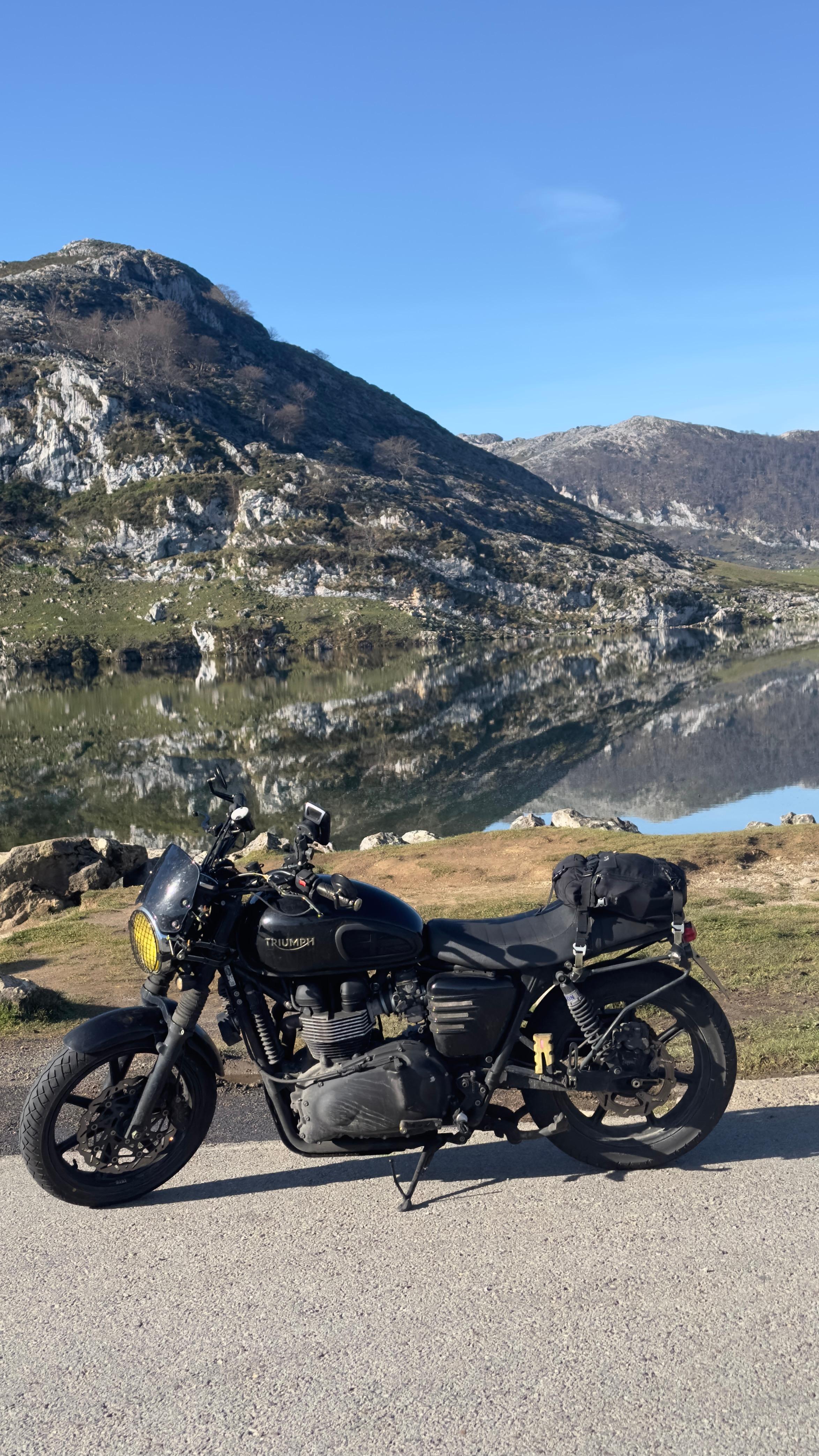 A gratuitous photo of my moto at the lake sorry😎👍