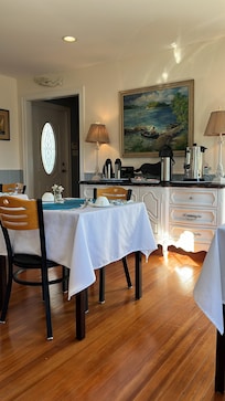 Breakfast dining experience-A+