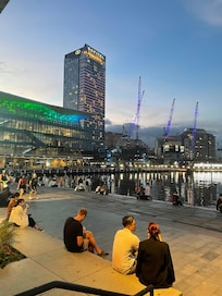 하버에서 소피텔을 본 뷰