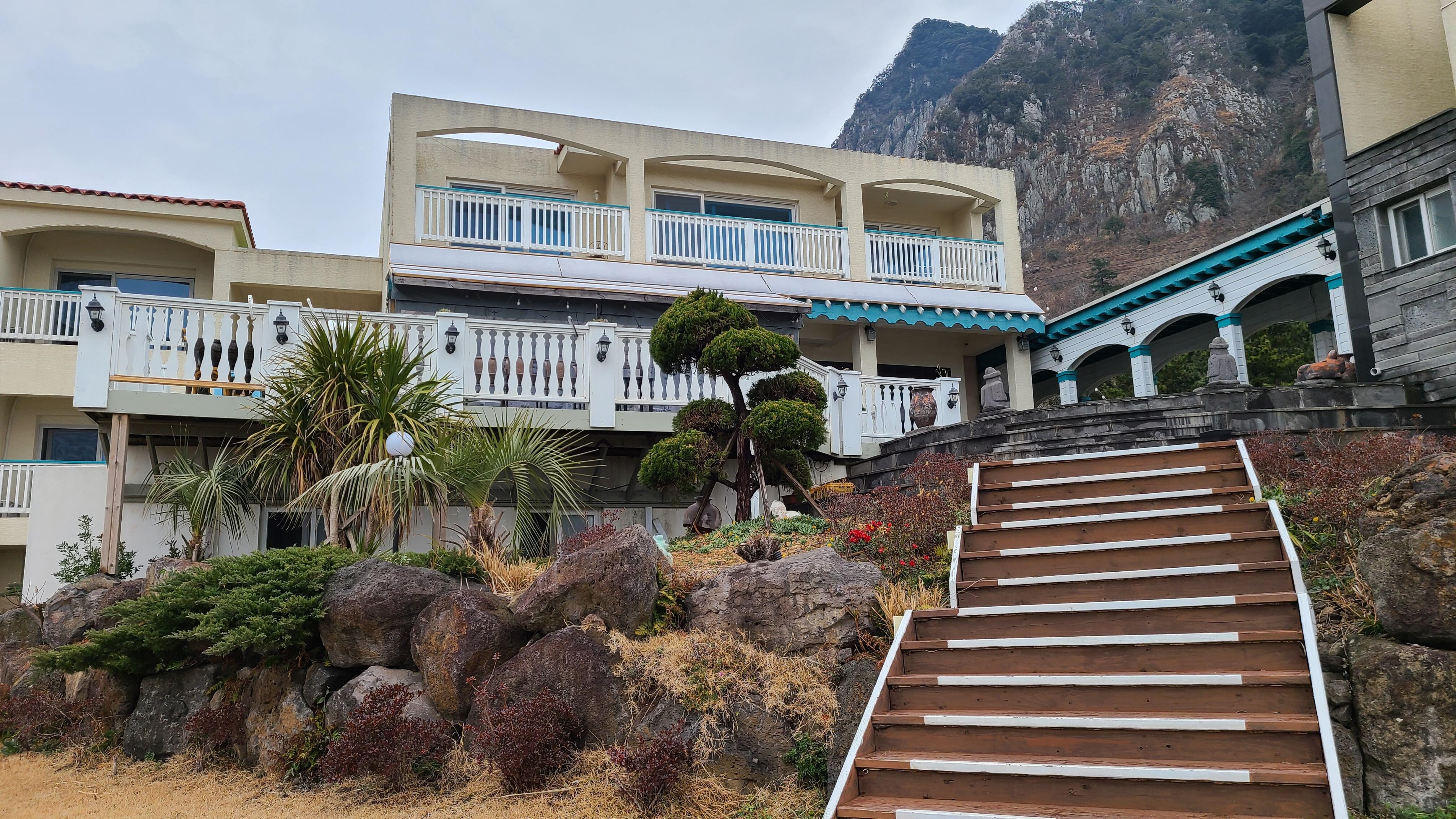 정원에서바라본 숙소