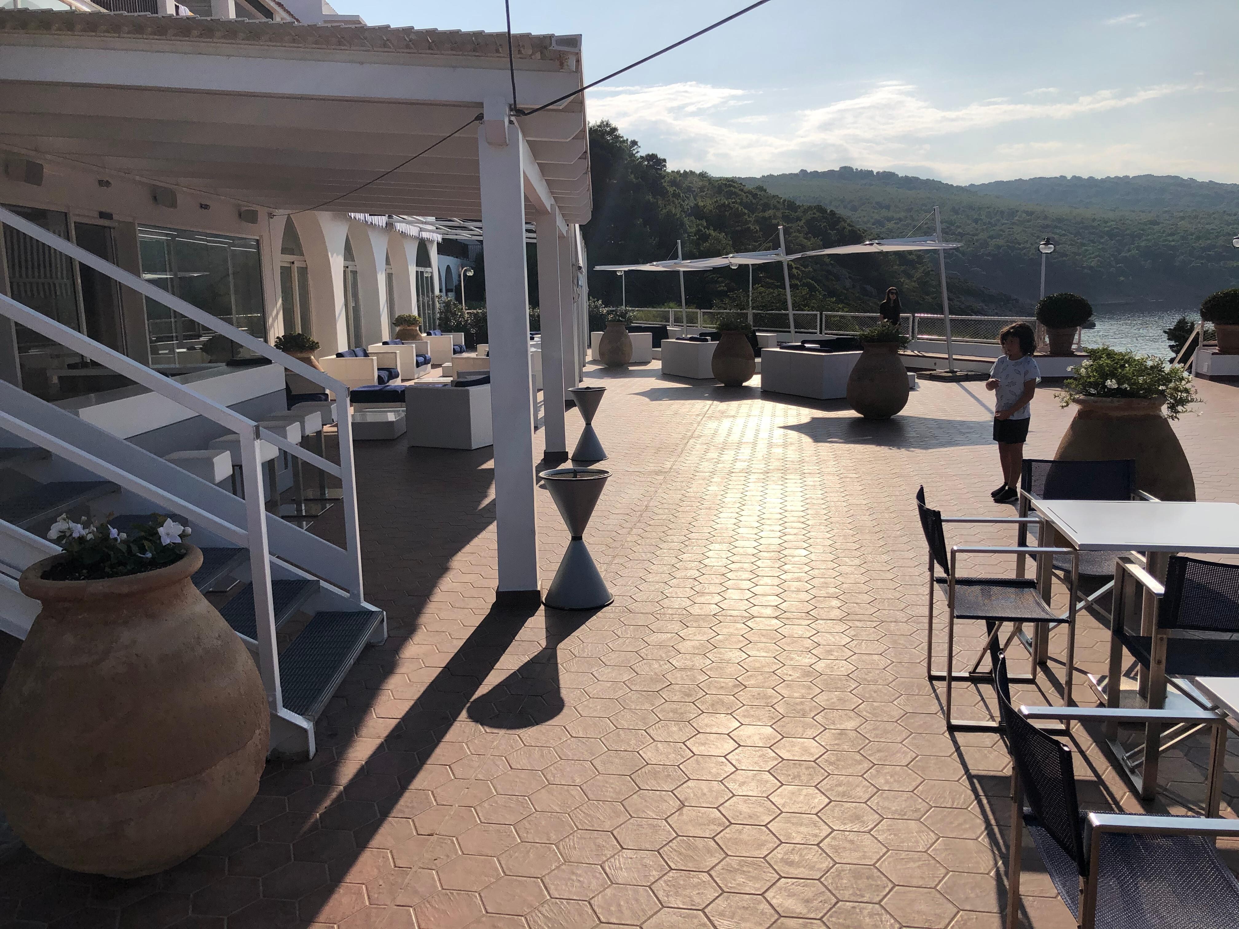 La terrasse du bar.