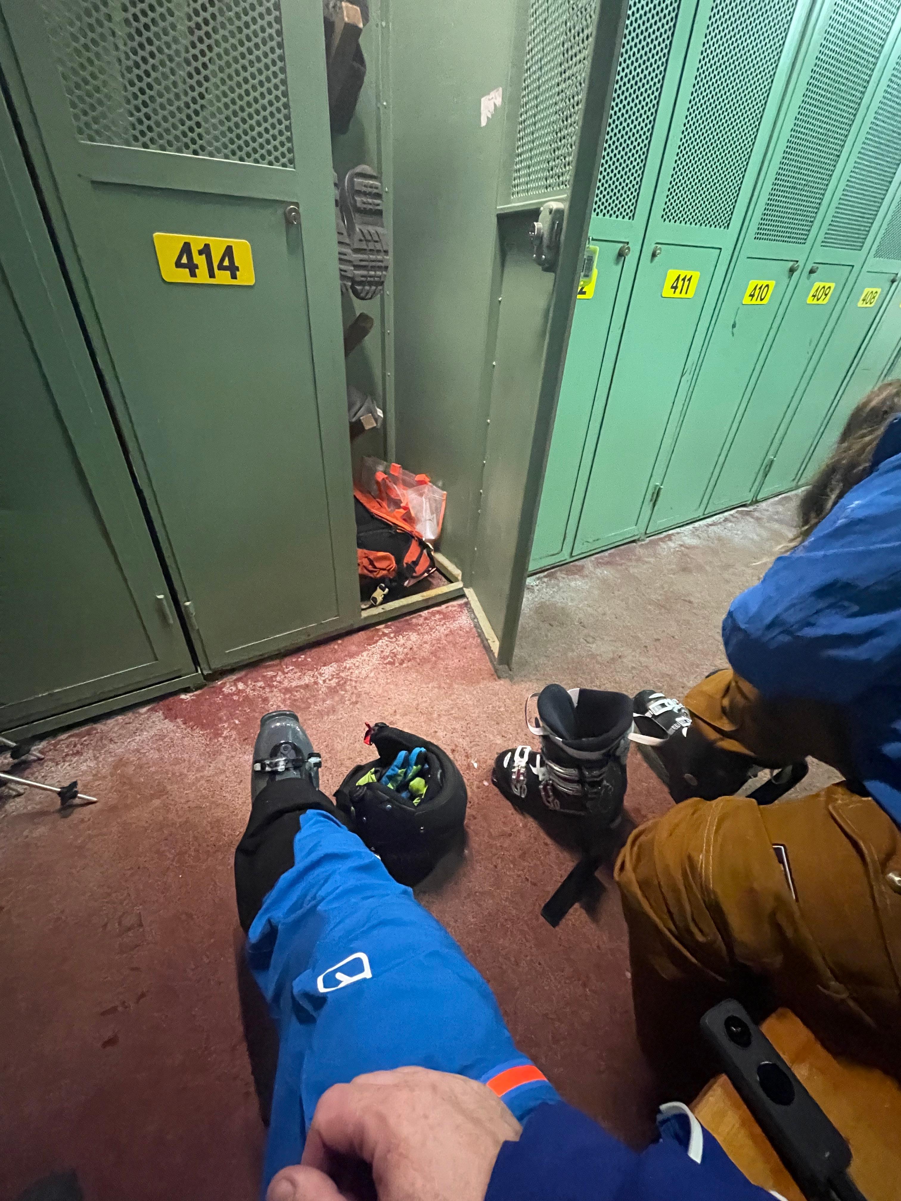 Ski locker, hotel guests only 