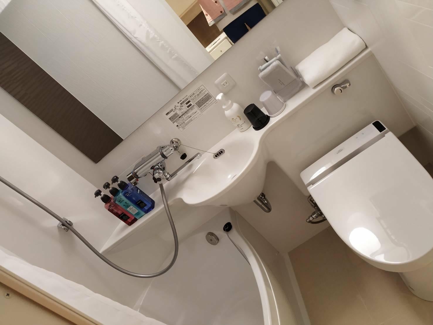 麻雀雖小五臟俱全的浴室