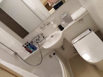 麻雀雖小五臟俱全的浴室