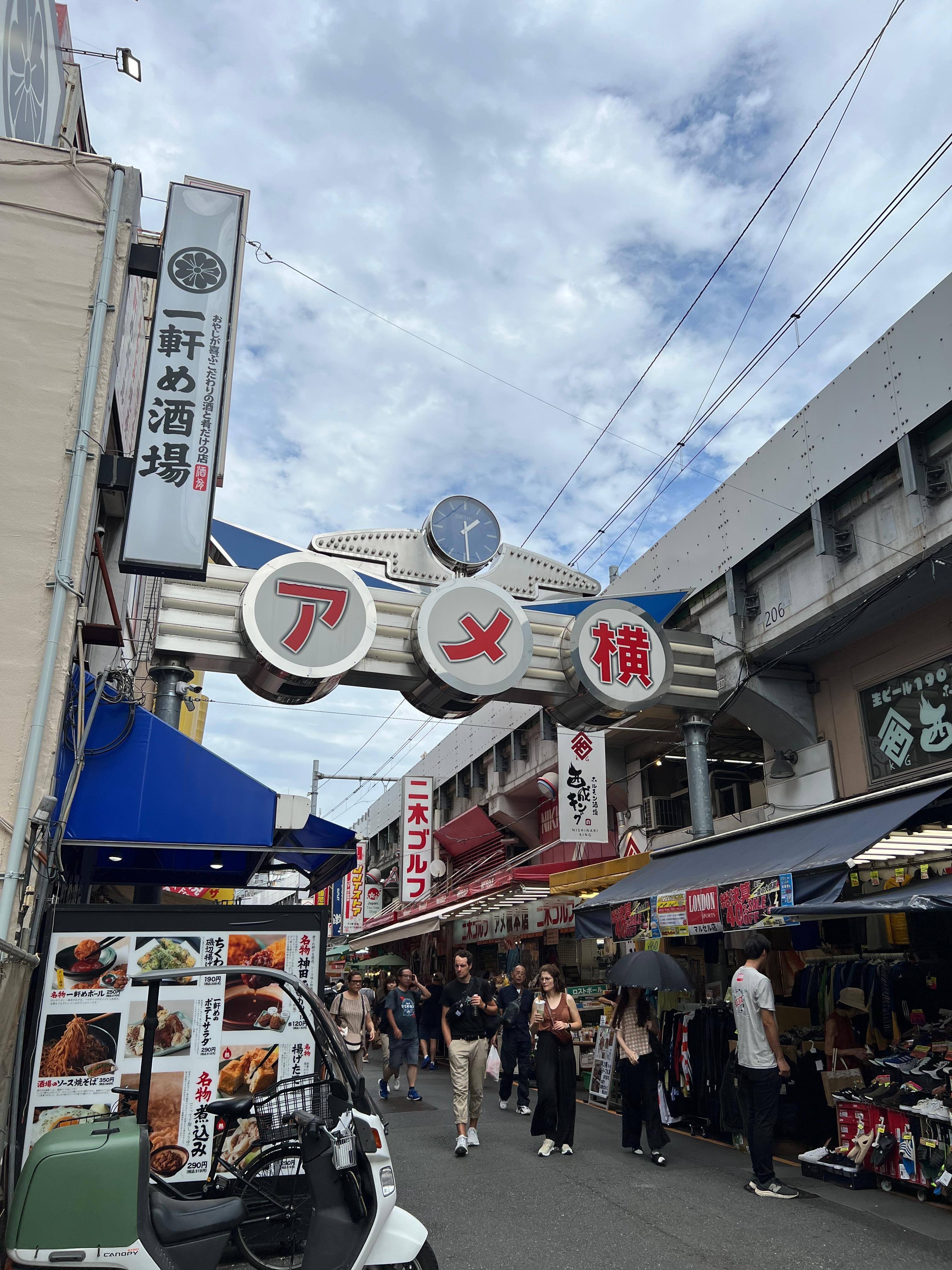 숙소 건너편 시장 주변