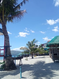 Stranden ved hotellet i Subic Bay, Filippines