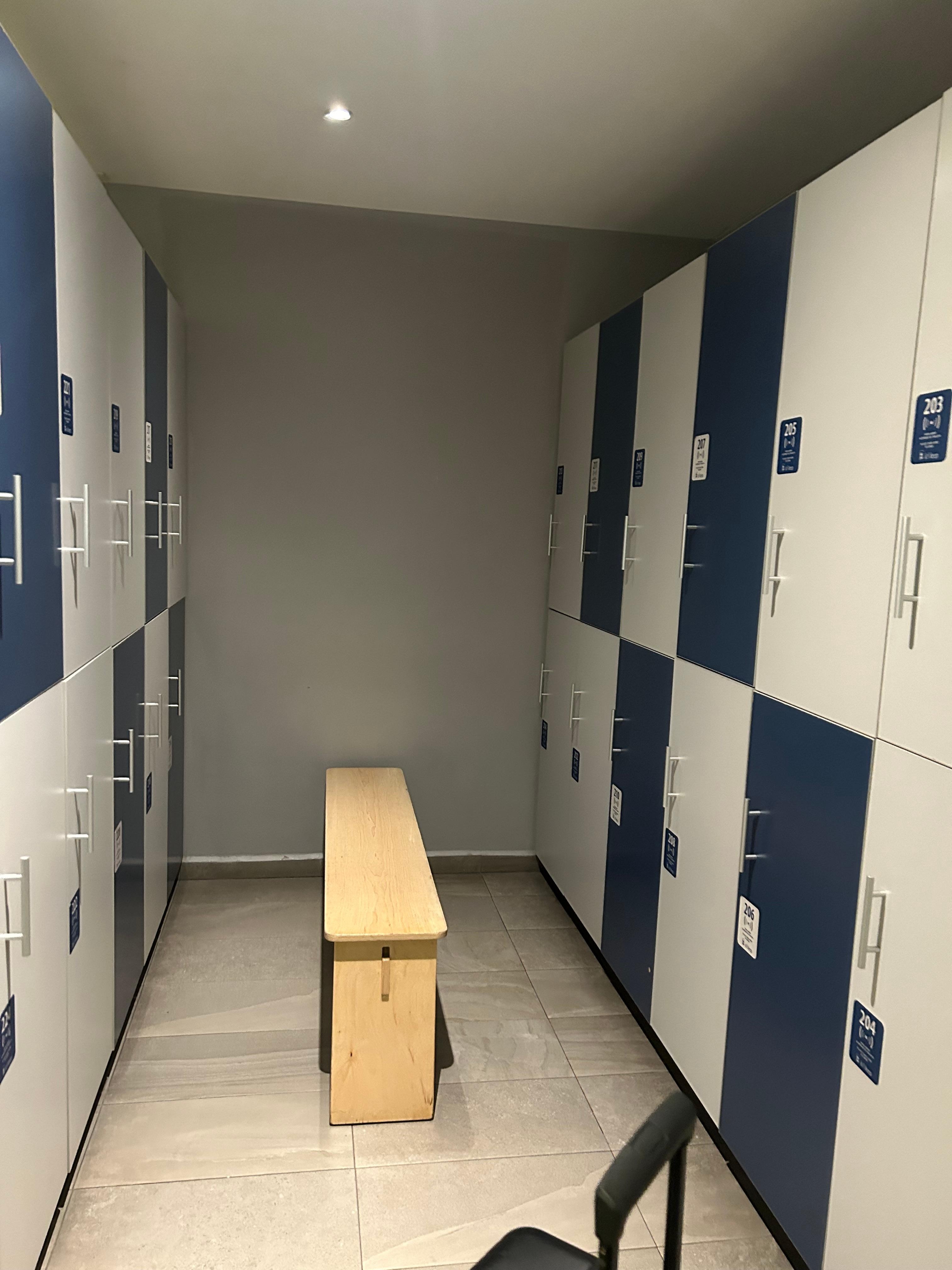 ロッカールーム