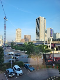 Näkymä hotellin ikkunasta Canary Wharfin suuntaan