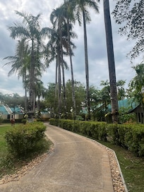 På vei ned til stranden