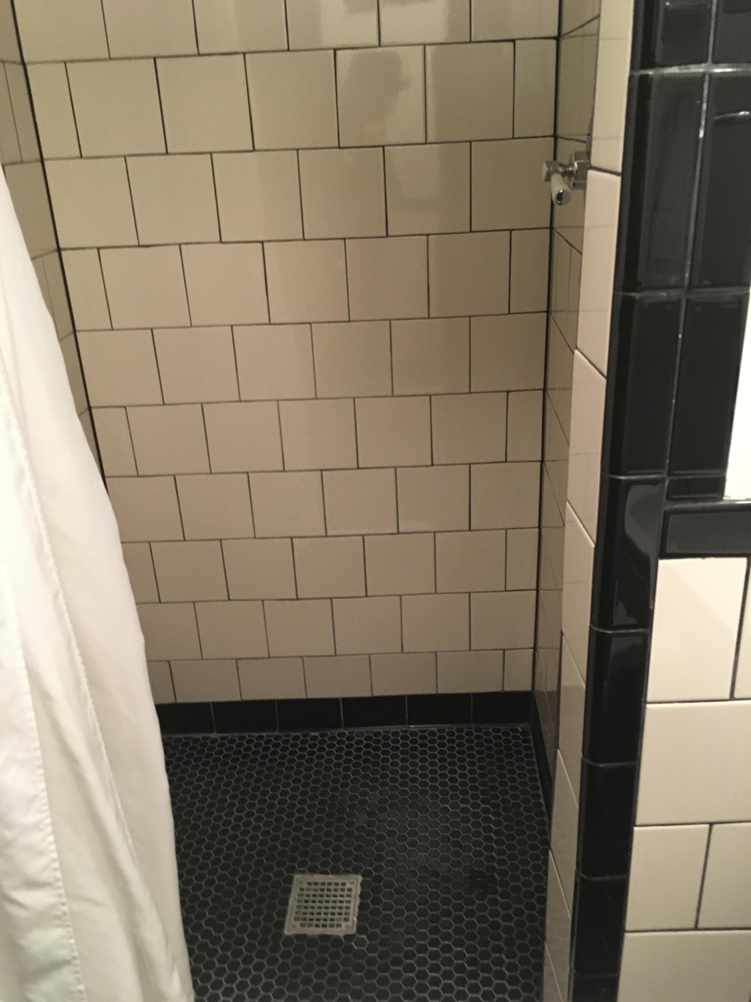 壁固定のシャワー