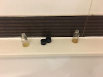 Abfall wird nicht entsorgt. Bad nicht gereinigt.