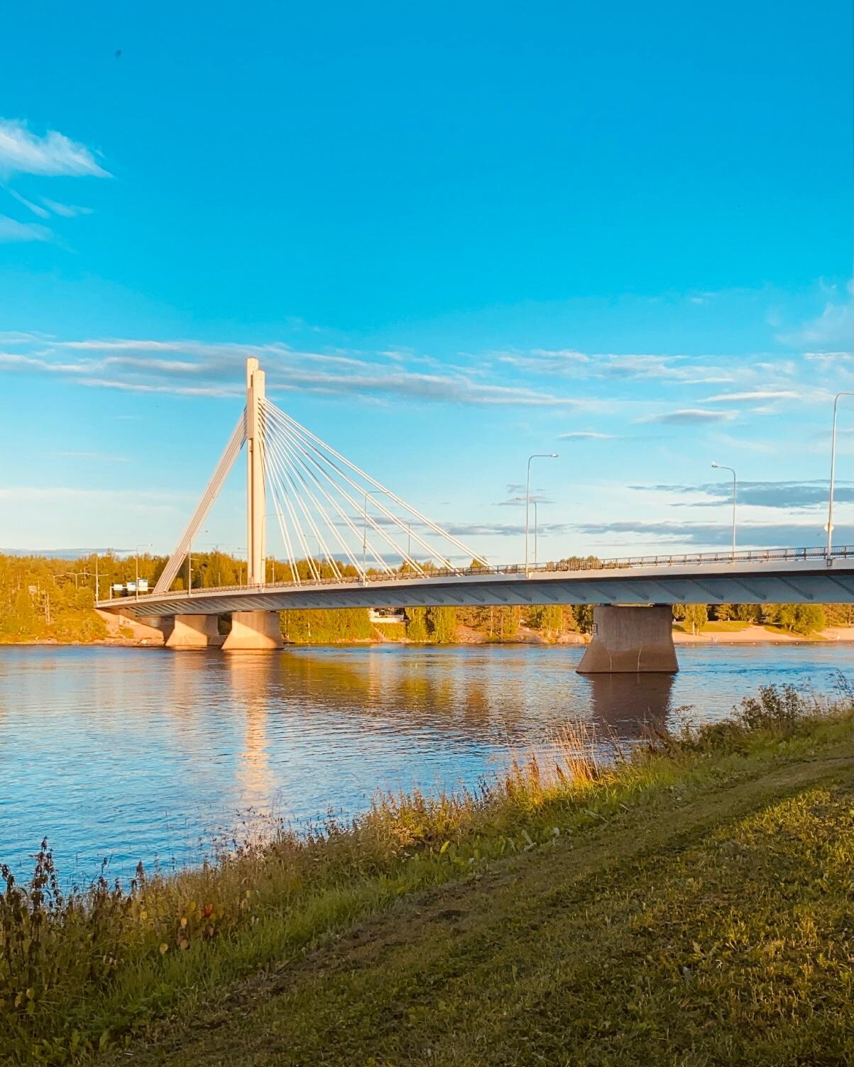 Lyhyt kävelymatka Jätkänkynttilä sillalle