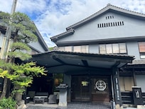 입구부터 예쁘네요 규모가 크진 않지만 신경을 많이 쓰시고 관리하시네요
