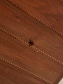 Buracos no teto, tinha pelo menos 2.