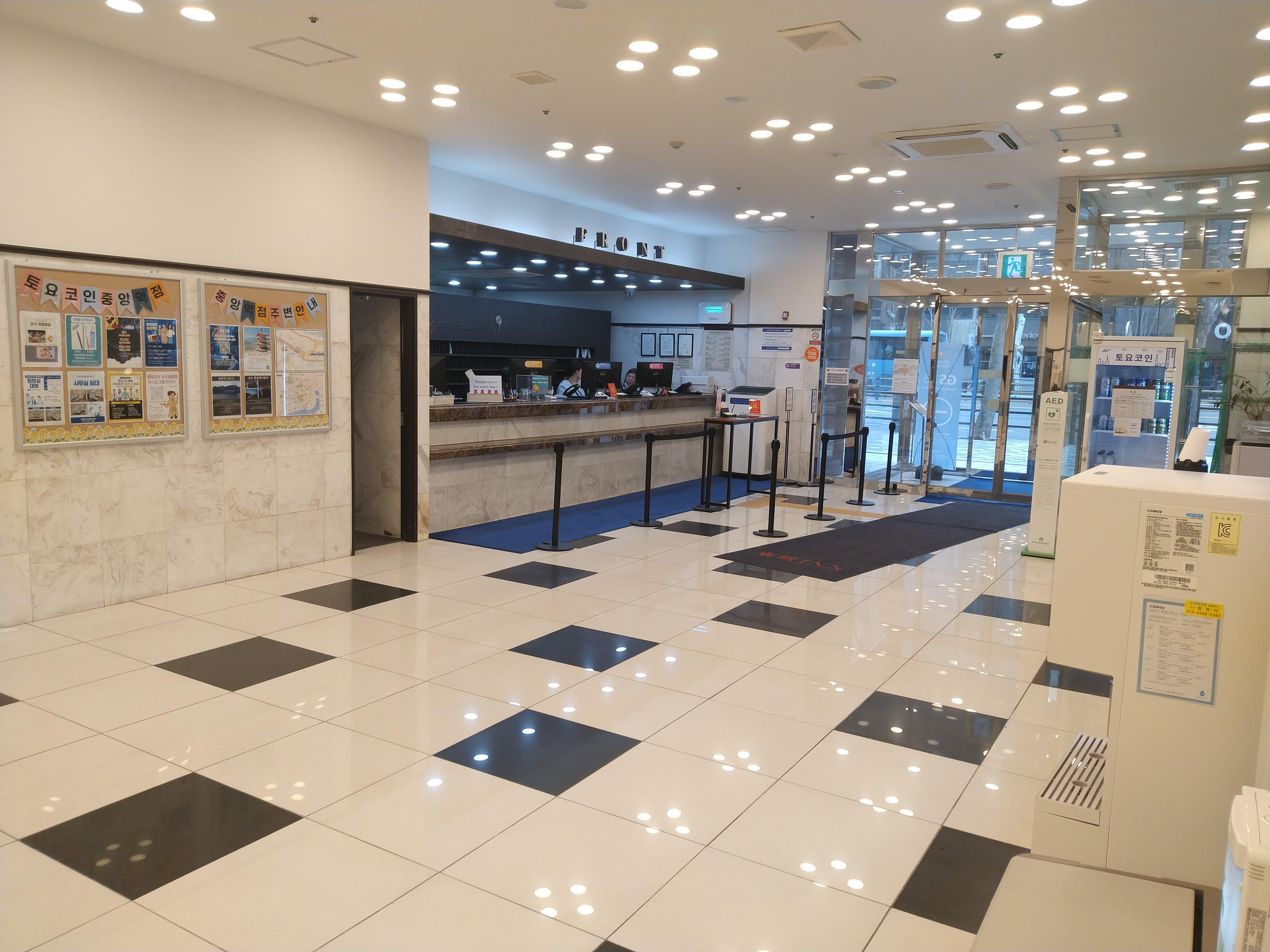 明淨光亮的大廳