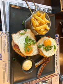 Breakfast at Billy’s diner
