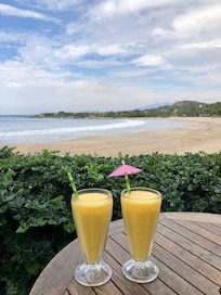 Mango pineapple smoothies with breakfast