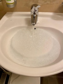Sink was not properly drained by and was not fixed during the whole stay even after 3rd client’s reminder