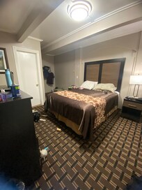 Queen sized room