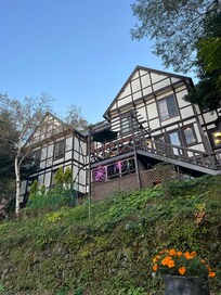 民宿外觀像英式建築,雖有35年歷史,維護相當好
