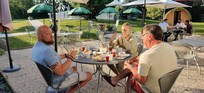 Frukost på innergård