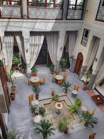 The lobby / breakfast garden