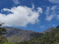 인도반도 최고봉인 아나무디산(2695m)의 위용