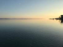 Lever du soleil du quai