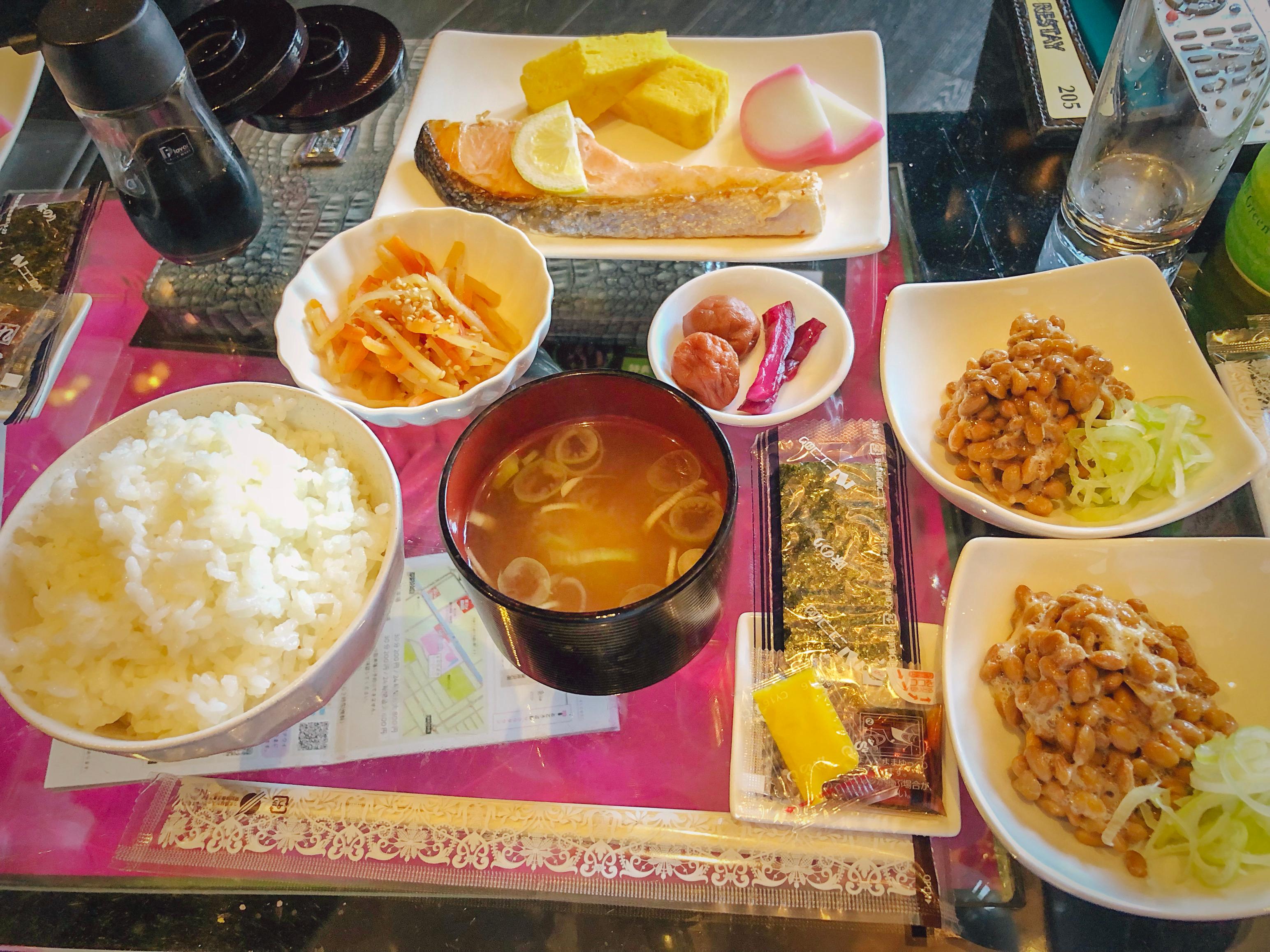 別料金で朝の和定食も注文できます。