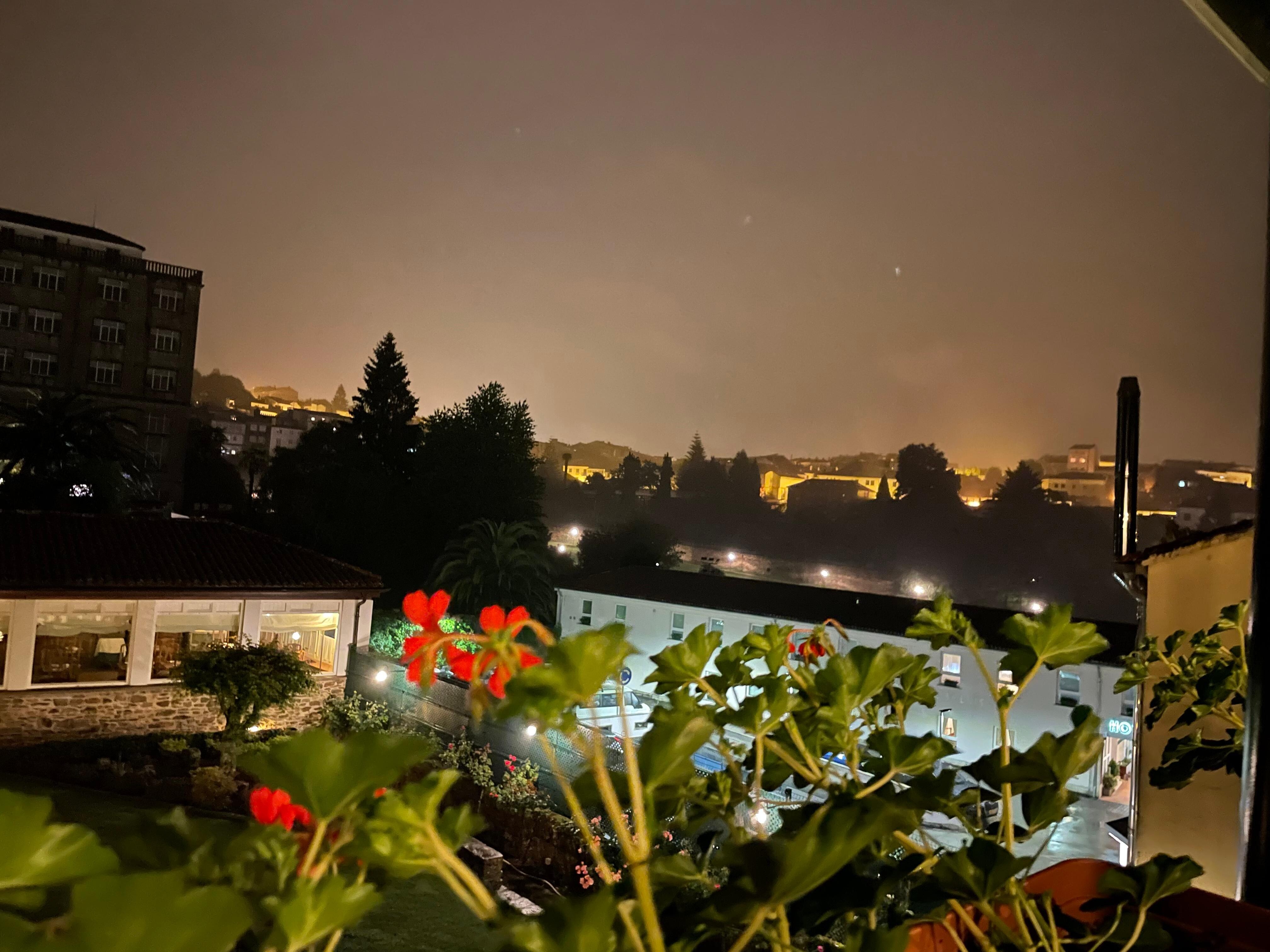 Vista noturna do meu quarto