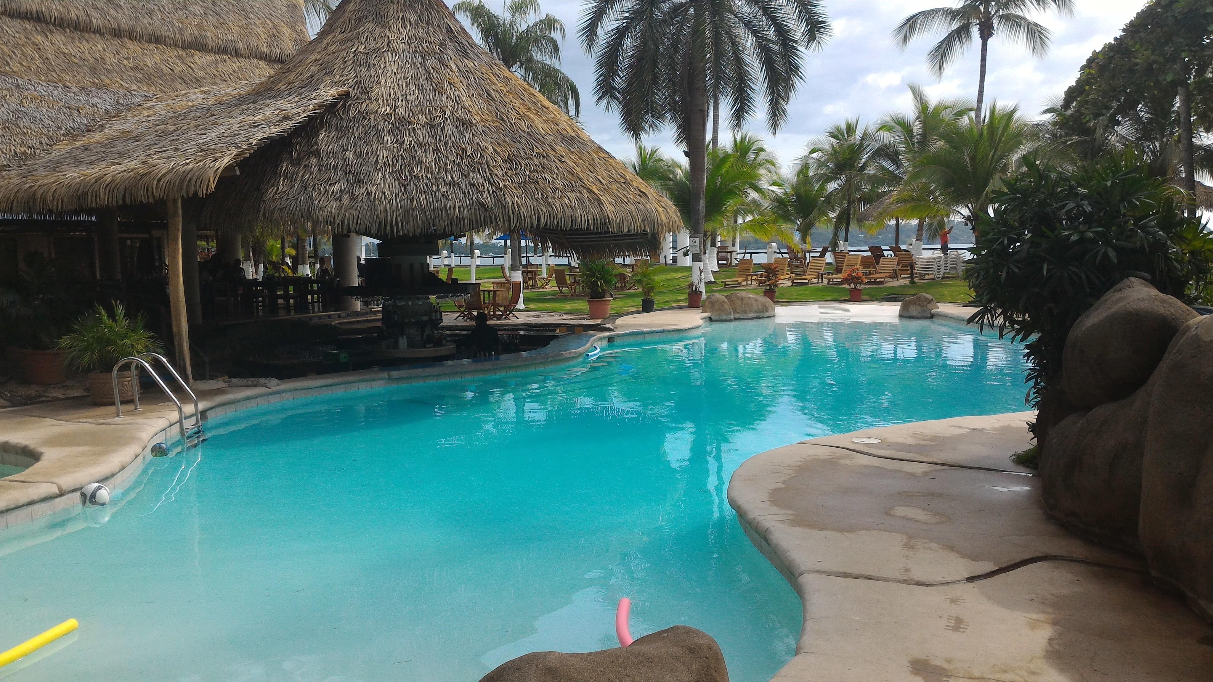 Swim up bar