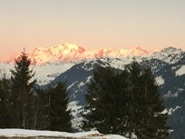 Coucher du soleil sur le Mont Blanc, vue de la chambre